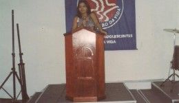 Ministrando no Culto dos Adolescentes em 2001.