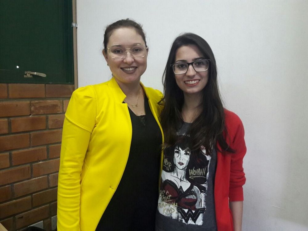 Gabrielle junto a sua orientadora Ilise Senger
