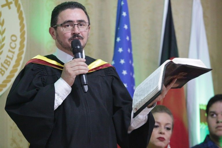 Pastor joão Roberto foi paraninfo na formatura em Esperança-PB
