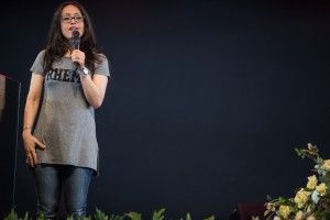 Adriana Potter testemunhando sobre o Rhema
