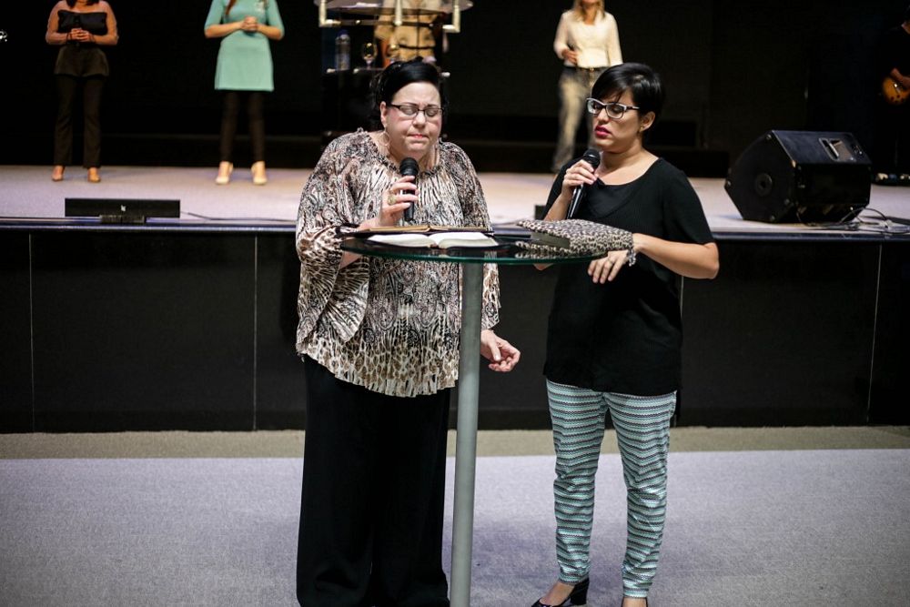 Elia Nicholas com a tradutora Luciana Ramos