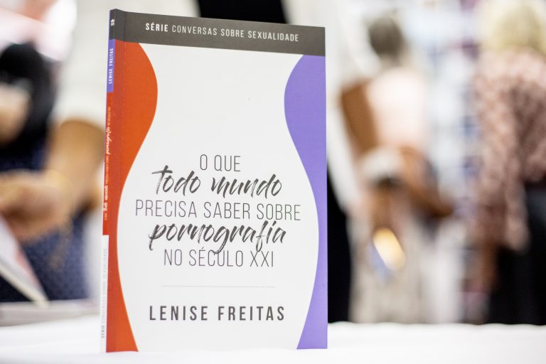 Lenise Freitas lançou um novo livro da série 