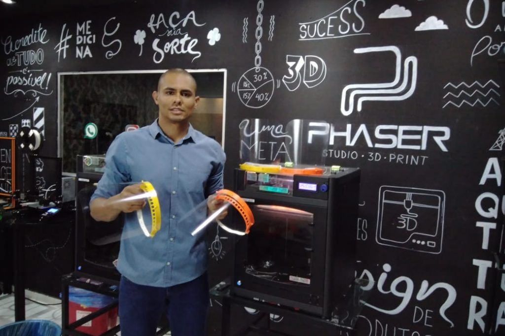 Jovem paraibano contribui na fabricação de máscaras para profissionais da saúde