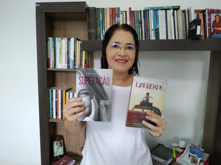 ENTREVISTA: Dione Alexsandra fala sobre seu segundo livro 