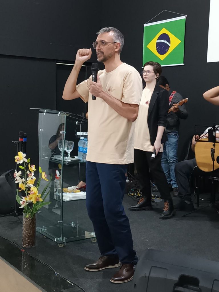 Jadeilton Almeida, diretor da Escola de Missões ministrando no Verbo José Américo João Pessoa (PB)