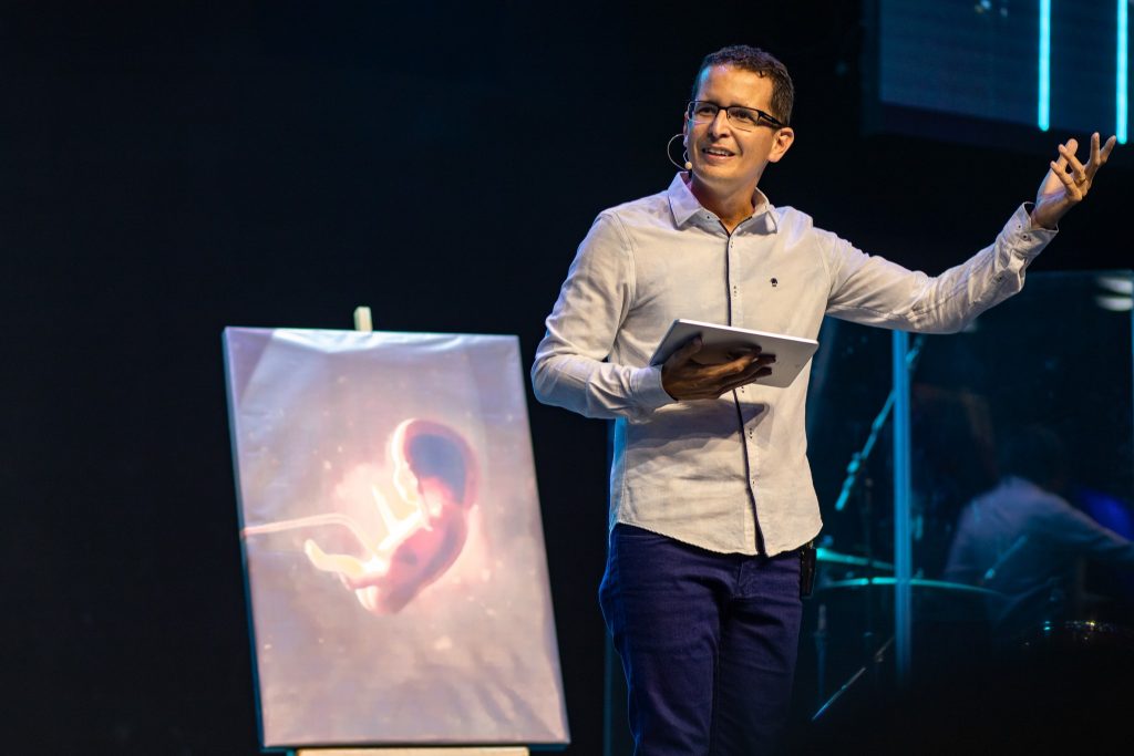 Edilson de Lira ministrando sobre aborto