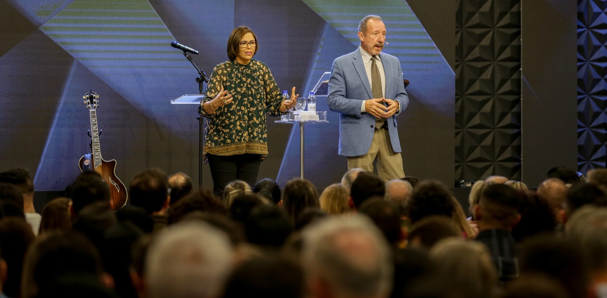 Entenda a importância e o papel do tradutor nos eventos Verbo da Vida