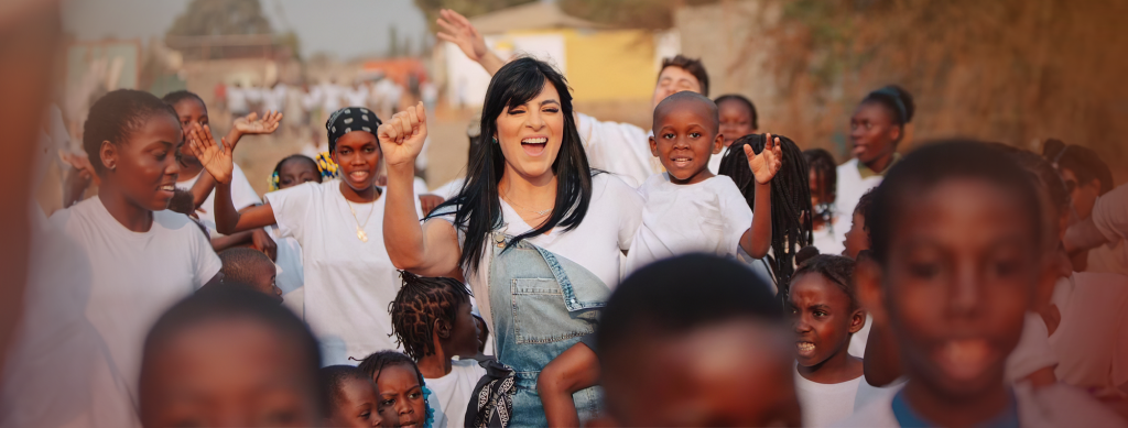 Crianças da Baluarte no clipe de Fernanda Brum