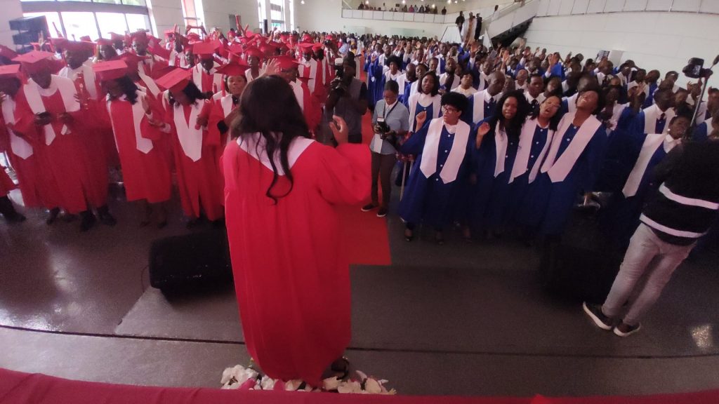Formatura Escola Bíblica Verbo da Vida em Angola