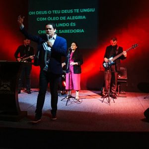 O Verbo da Vida em Ibitinga (SP) realizou um culto temático voltado à adoração. O ministro convidado foi o Pr. Manassés Guerra, 