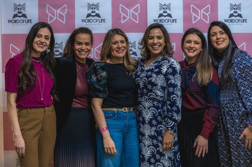 Conferência de Mulheres Europa 2023 - Thays Bandeira, Bianca Santana, Tânia Potter, Marina Cabral, Dani Matos, Anna Carla.