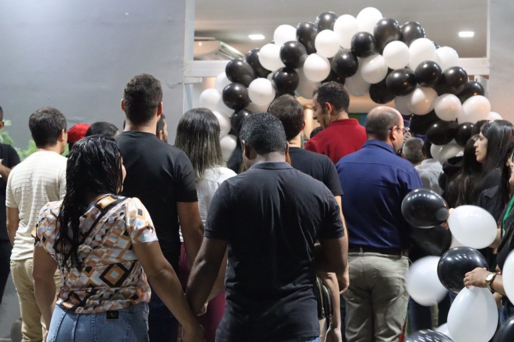Casais chegando à Oficina