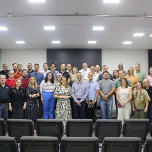 Pastores, representantes e líderes de alunos da Escola de Missões