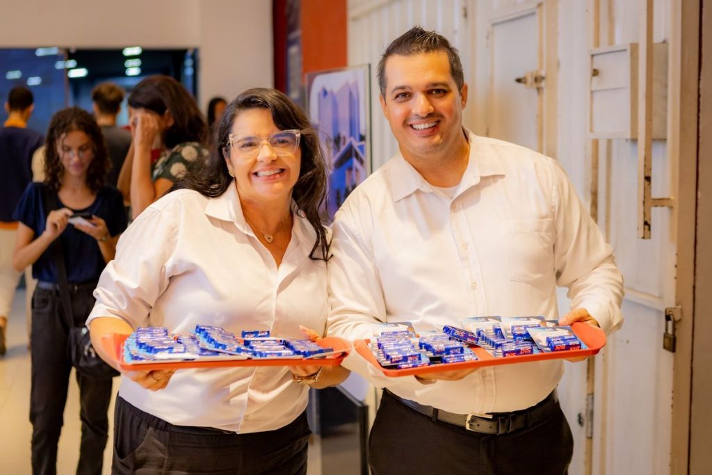 Ministros recepcionando os voluntários