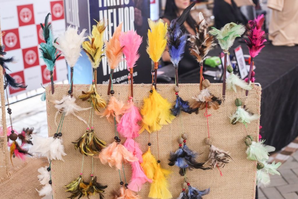 Objetos feitos pelos alunos do Rhema Indígena