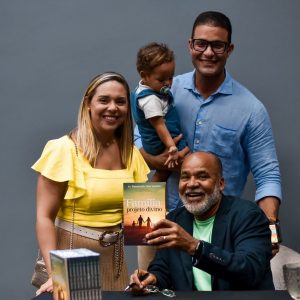 Lançamento do primeiro livro do Pr. Raimundo Nascimento