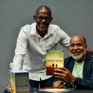 Lançamento do primeiro livro do Pr. Raimundo Nascimento