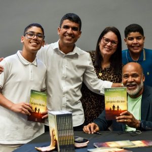 Lançamento do primeiro livro do Pr. Raimundo Nascimento