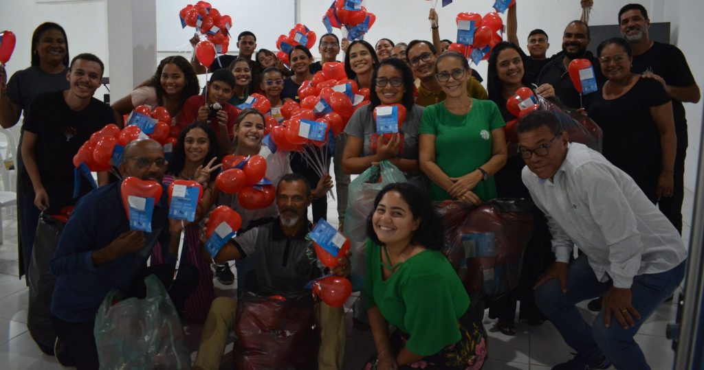 Preparo dos balões para a ação evangelística em Jaboatão dos Guararapes (PE)