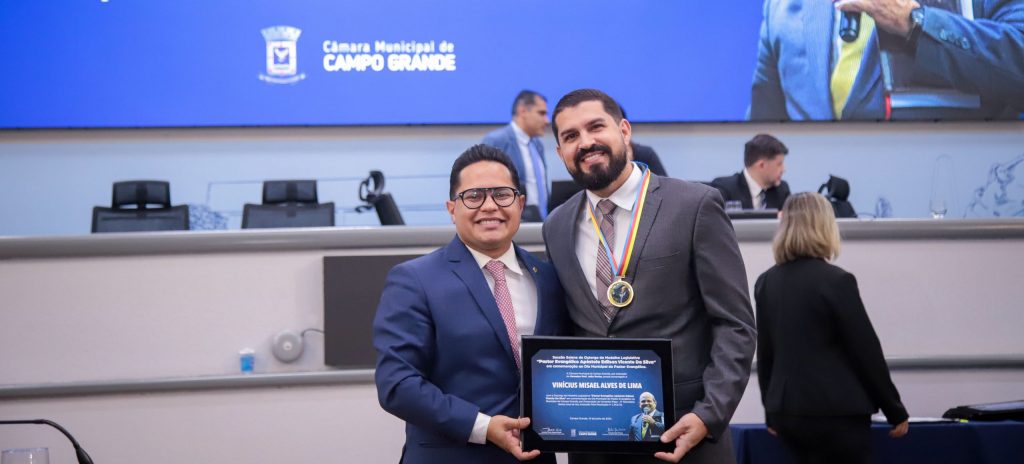 pastor recebeu honra ao mérito