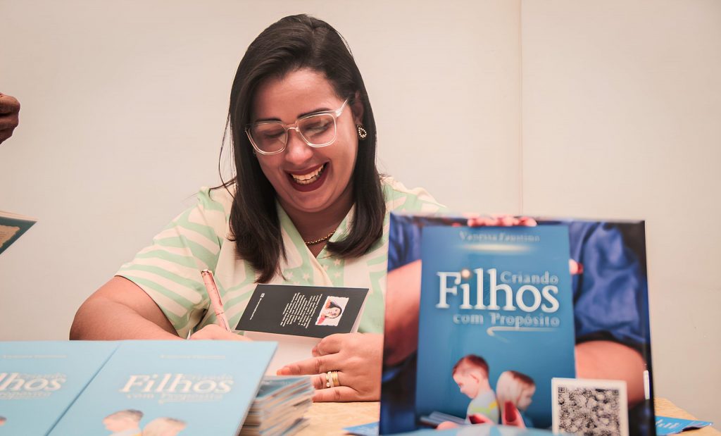 Lancamento-do-livro-Criando-Filhos-com-proposito-em-Simoes-Filho-BA