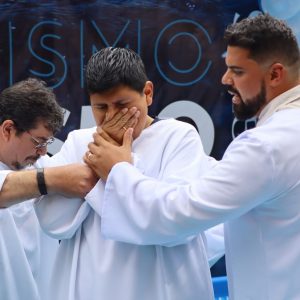 batismo nas águas em La Paz