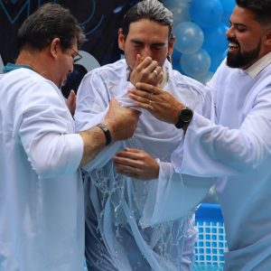 batismo nas águas em La Paz
