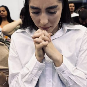 Jovens da Igreja Verbo da Vida em Paracambi (RJ) em evento evangelístico