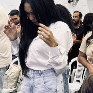 Jovens da Igreja Verbo da Vida em Paracambi (RJ) em evento evangelístico