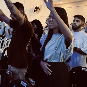 Jovens da Igreja Verbo da Vida em Paracambi (RJ) em evento evangelístico