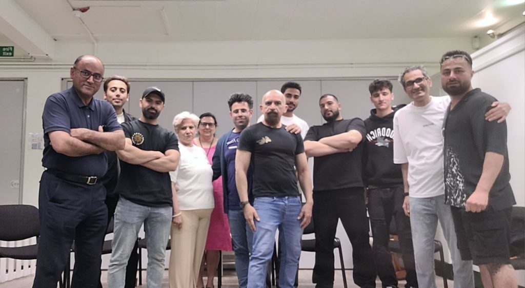 Grupo de estudo bíblico na Inglaterra
