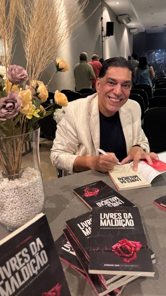 Lançamento do livro Livres da maldição