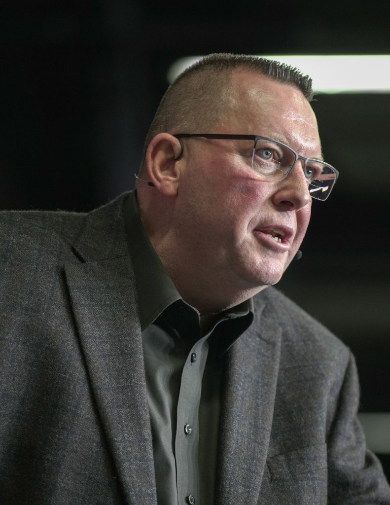 Tony McKinnon - ministros
