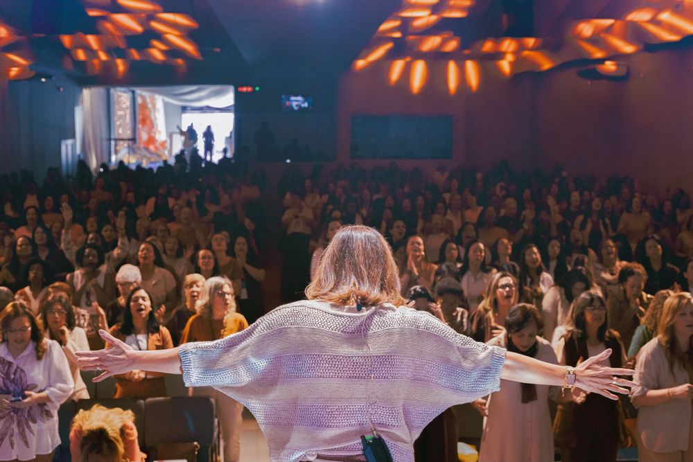 Mulheres imersas no sobrenatural -Rio