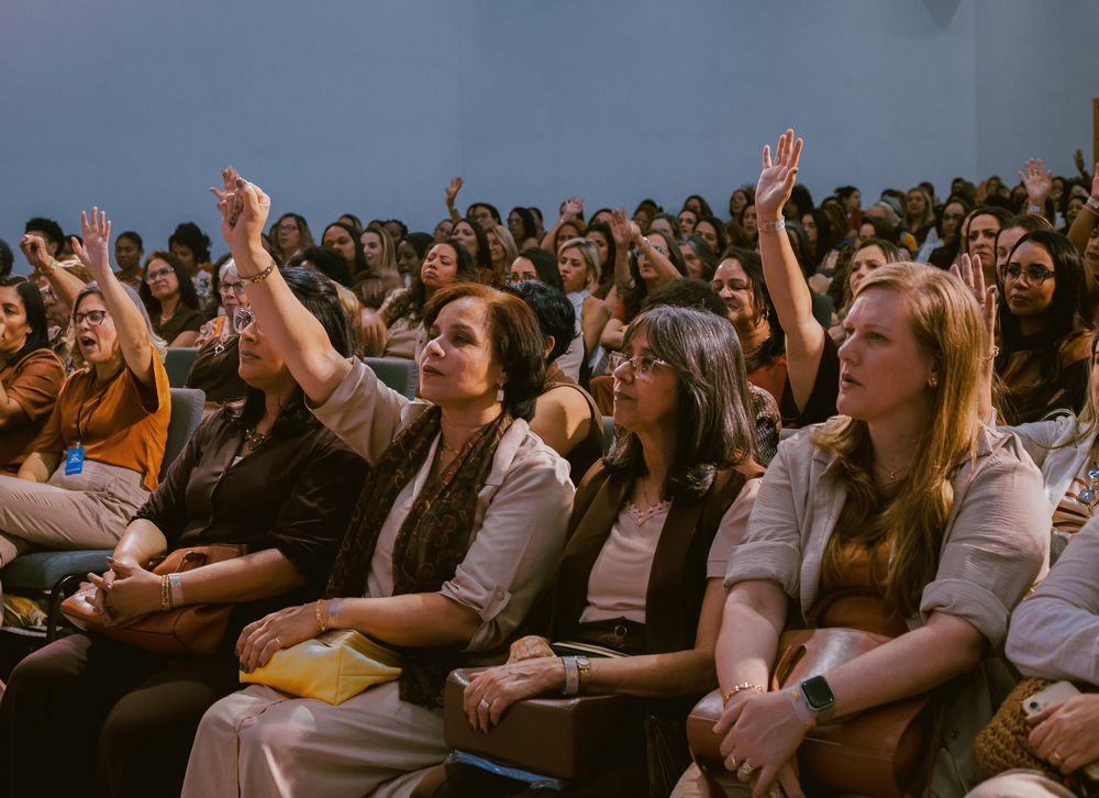 Mulheres imersas no sobrenatural -Rio