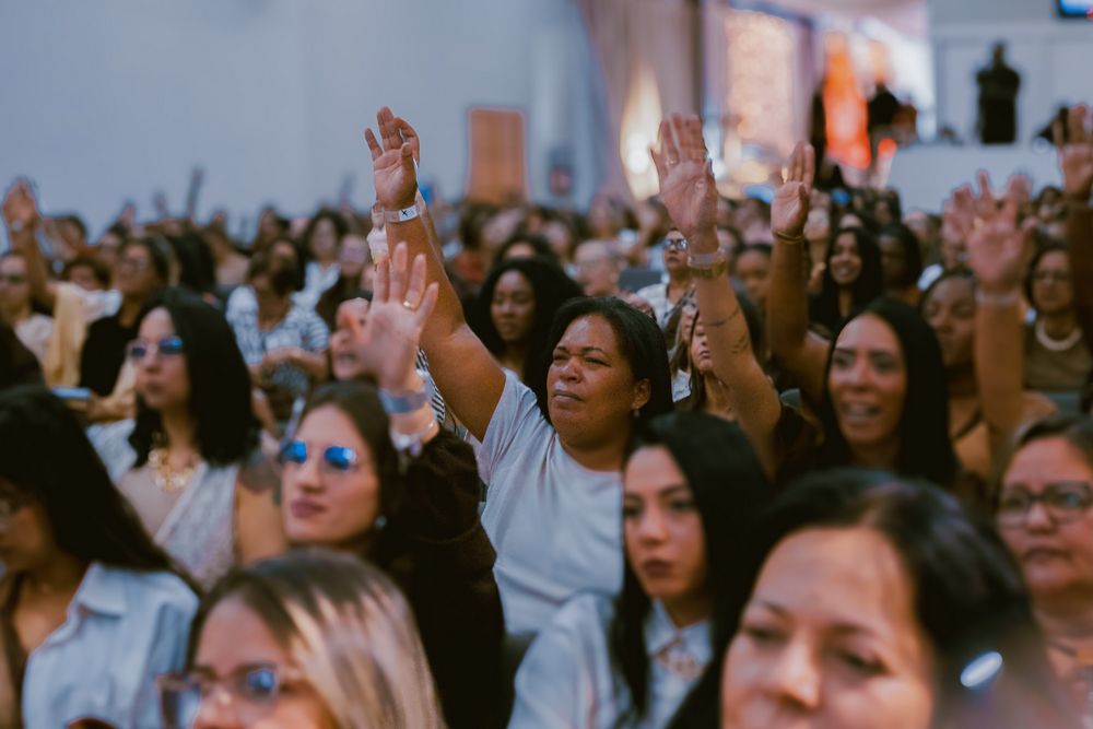 Mulheres imersas no sobrenatural -Rio