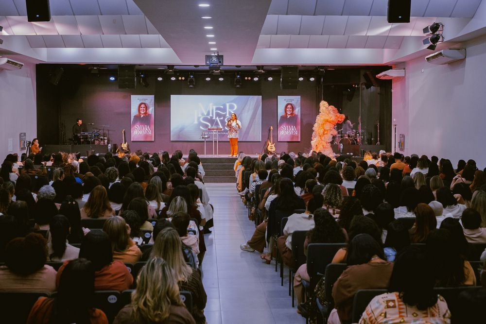 Mulheres imersas no sobrenatural -Rio