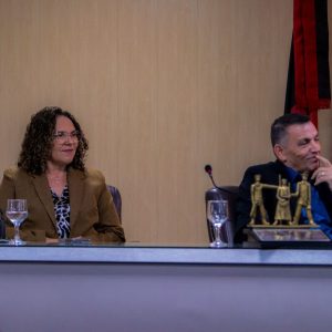 Pastor Noberto Cunha recebendo o Título de Cidadão Campinense