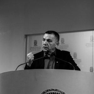 Pastor Noberto Cunha recebendo o Título de Cidadão Campinense