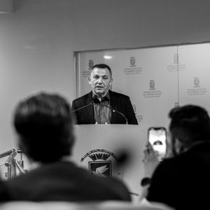 Pastor Noberto Cunha recebendo o Título de Cidadão Campinense