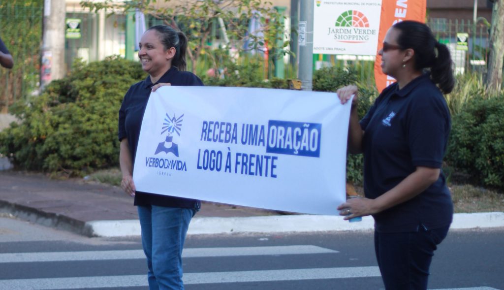 Drive-thru-de-oracao-em-Porto-Alegre-RS