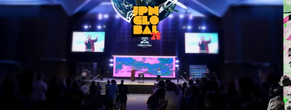 JPN Global promoveu culto bilíngue com Laura Souguellis