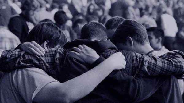 jovens conectados à visão