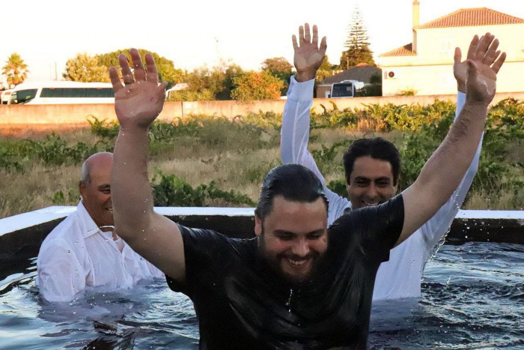 Igreja avança em Portugal e batiza nativo