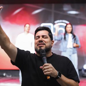 Renato Gaudard em programação de aniversário na Igreja em Cuiabá (MT)