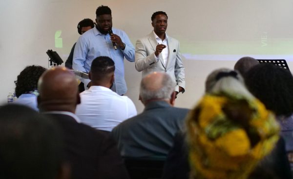 Aniversário de 9 anos da Igreja em Paris, França