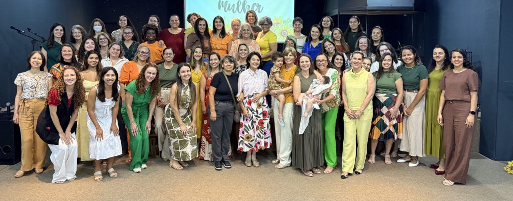 Evento (Momento Mulher) floresça - inspirou participantes a florescer em Cristo _ Brasília (DF)