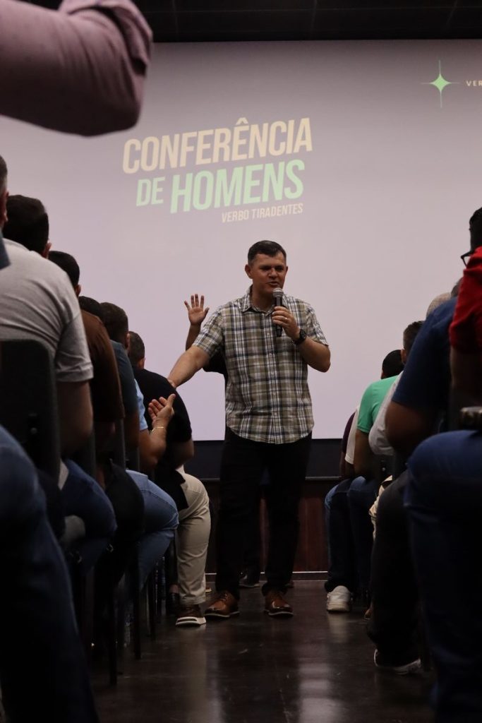 Pr. Jason Diamantino durante Conferência de Homens em Campo Grande (MS)