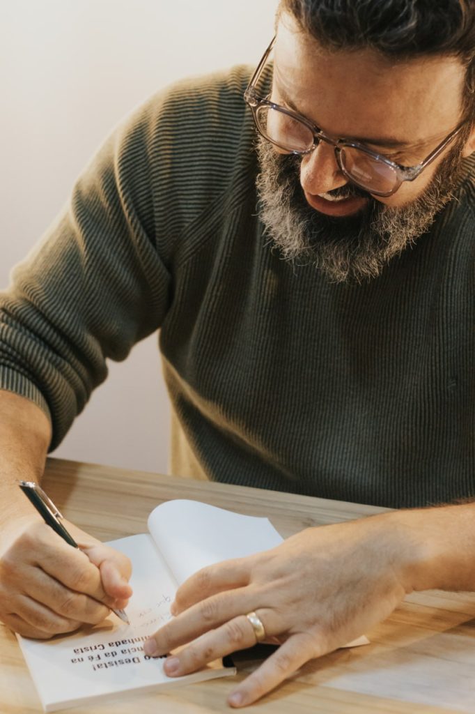 Pastor Júlio César lançou o livro 