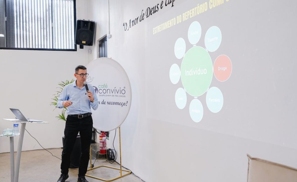 Seminário sobre dependência química em Caxias do Sul (RS)